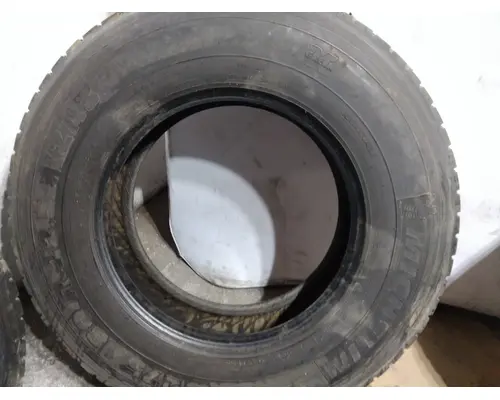 YOKOHAMA 295/75R22.5 TIRE