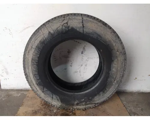 YOKOHAMA 295/75R22.5 TIRE