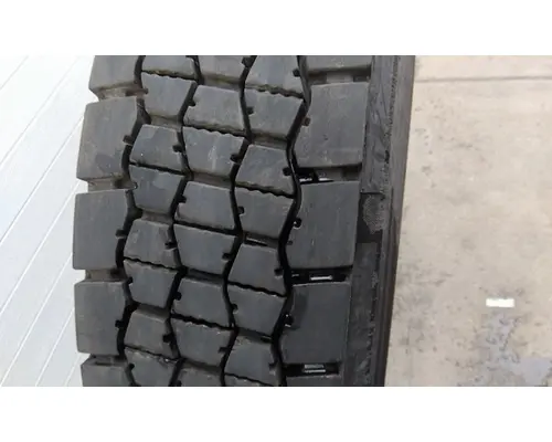 YOKOHAMA 295/75R22.5 TIRE
