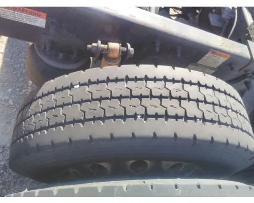 YOKOHAMA 295/75R22.5 TIRE