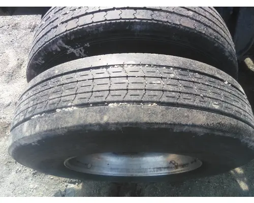 YOKOHAMA 295/75R22.5 TIRE