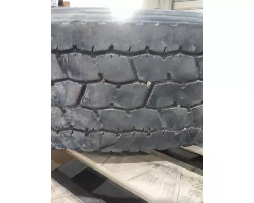 YOKOHAMA 295/75R22.5 TIRE
