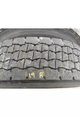 YOKOHAMA 295/75R22.5 TIRE