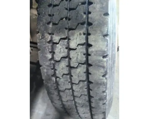 YOKOHAMA 295/75R22.5 TIRE