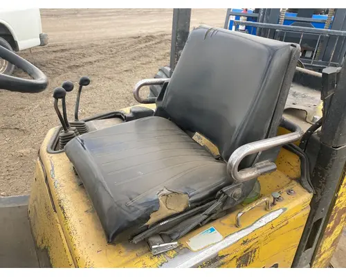 Yale GLC040AFNUAE082 Equip Seat