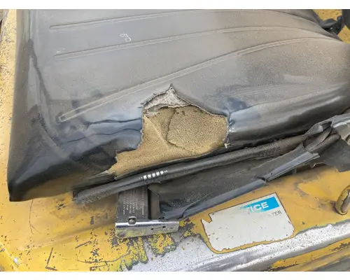 Yale GLC040AFNUAE082 Equip Seat