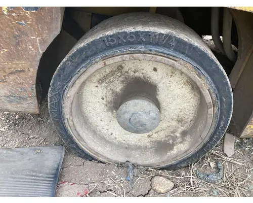 Yale GLC040AFNUAE082 Equip Tire and Rim