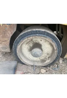 Yale GLC040AFNUAE082 Equip Tire and Rim