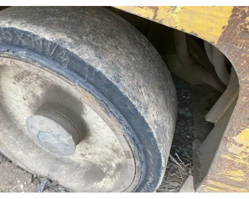 Yale GLC040AFNUAE082 Equip Tire and Rim