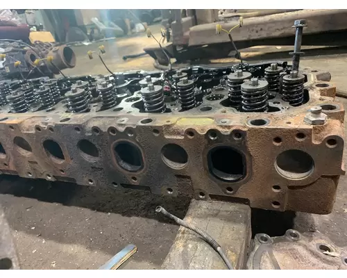 paccar MX13 Cylinder Head