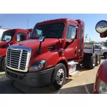 DISMANTLED TRUCK FREIGHTLINER CASCADIA 113