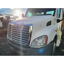 Hood Freightliner Cascadia 113