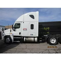 DISMANTLED TRUCK FREIGHTLINER CASCADIA 125