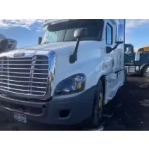 Hood Freightliner Cascadia 125