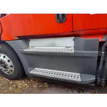 CAB SKIRT/SIDE FAIRING FREIGHTLINER CASCADIA 126