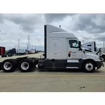 Cab-Skirt-or-side-Fairing Freightliner Cascadia-126