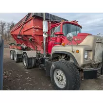 Complete Vehicle MACK DM686S 2679707 Ontario Inc