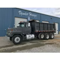 Truck Mack RD600