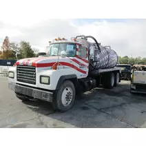 WHOLE TRUCK FOR RESALE MACK RD688