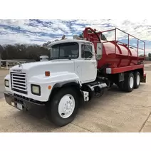 Complete Vehicle Mack RD688S