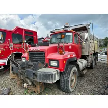 Complete Vehicle MACK RD688S