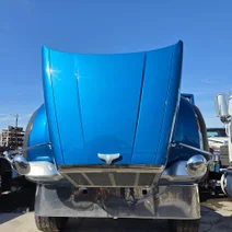 Hood PETERBILT 567 HIGH MOUNTAIN HORSEPOWER