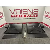 Fender Moulding UNIVERSAL  Vriens Truck Parts