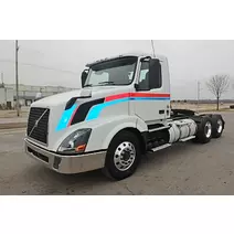 Used Trucks VOLVO VNL64T