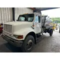 INTERNATIONAL 4900 Complete Vehicle thumbnail 2