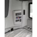 INTERNATIONAL 9900 Cab thumbnail 25