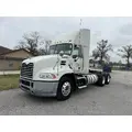 MACK CXU613 Complete Vehicle thumbnail 1