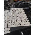 MACK CXU613 DECK (CATWALK) STEP thumbnail 1