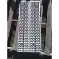 PETERBILT 579 DECK (CATWALK) STEP thumbnail 2