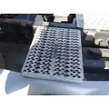 PETERBILT 579 DECK (CATWALK) STEP thumbnail 1