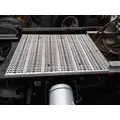PETERBILT 579 DECK (CATWALK) STEP thumbnail 1