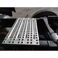 PETERBILT 579 DECK (CATWALK) STEP thumbnail 1