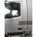 VOLVO VNL300 8102 cab, complete thumbnail 4